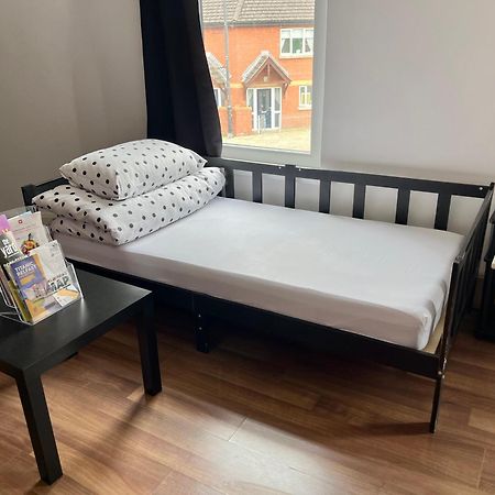 Entire Pinkapt - Free Parking - Up To 4 Guests - 3 Beds - Close To City Centre Belfast Buitenkant foto